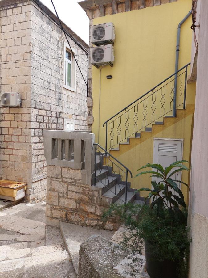Apartmani Antonia Račišće Exteriör bild