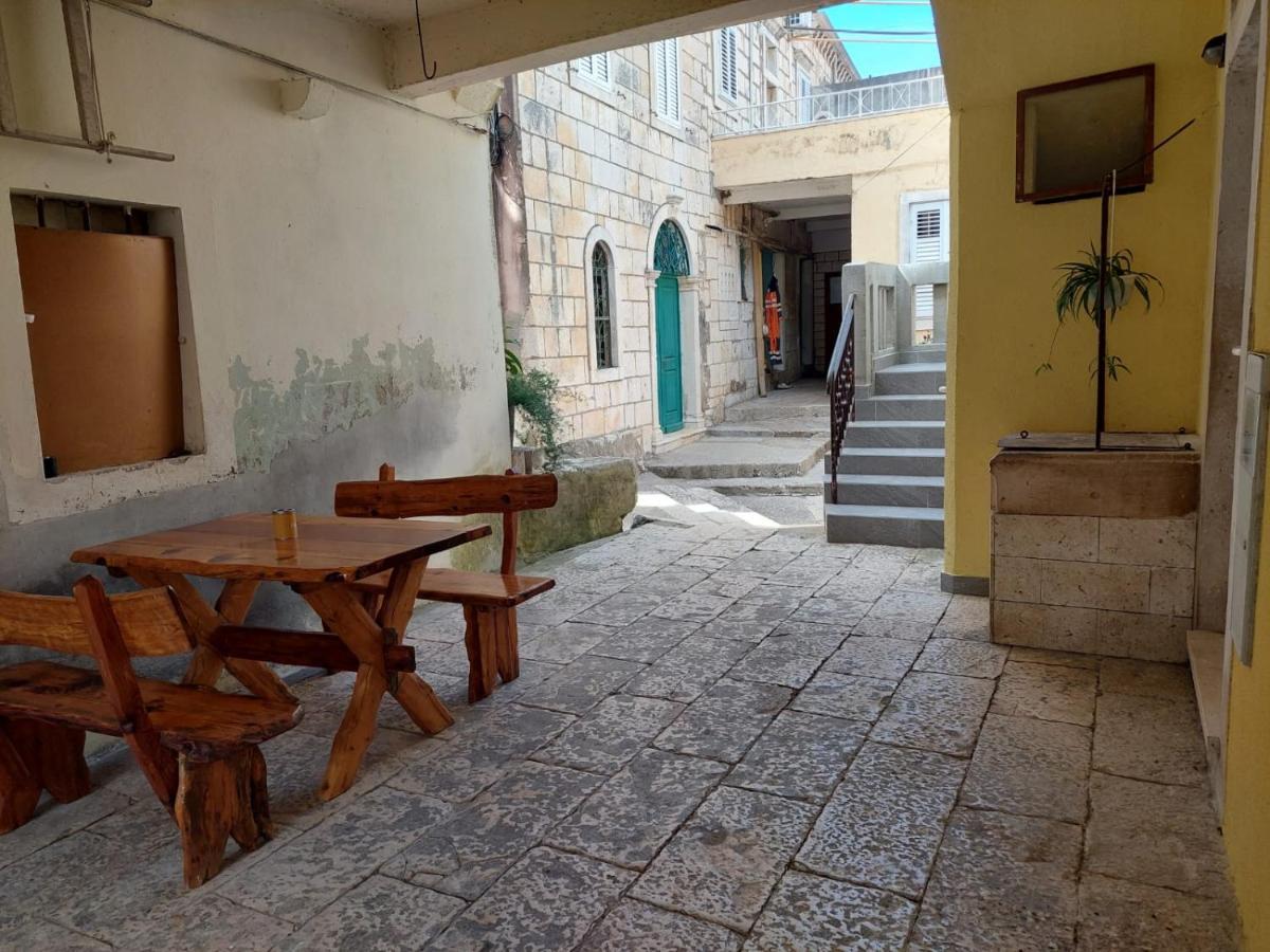 Apartmani Antonia Račišće Exteriör bild