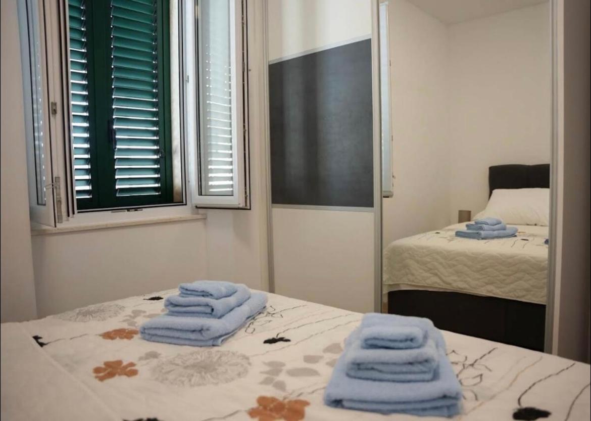 Apartmani Antonia Račišće Exteriör bild